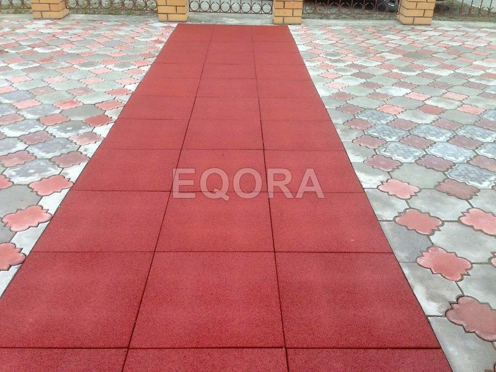 Резиновое покрытие для двора частного дома из резиновой крошки в Омске